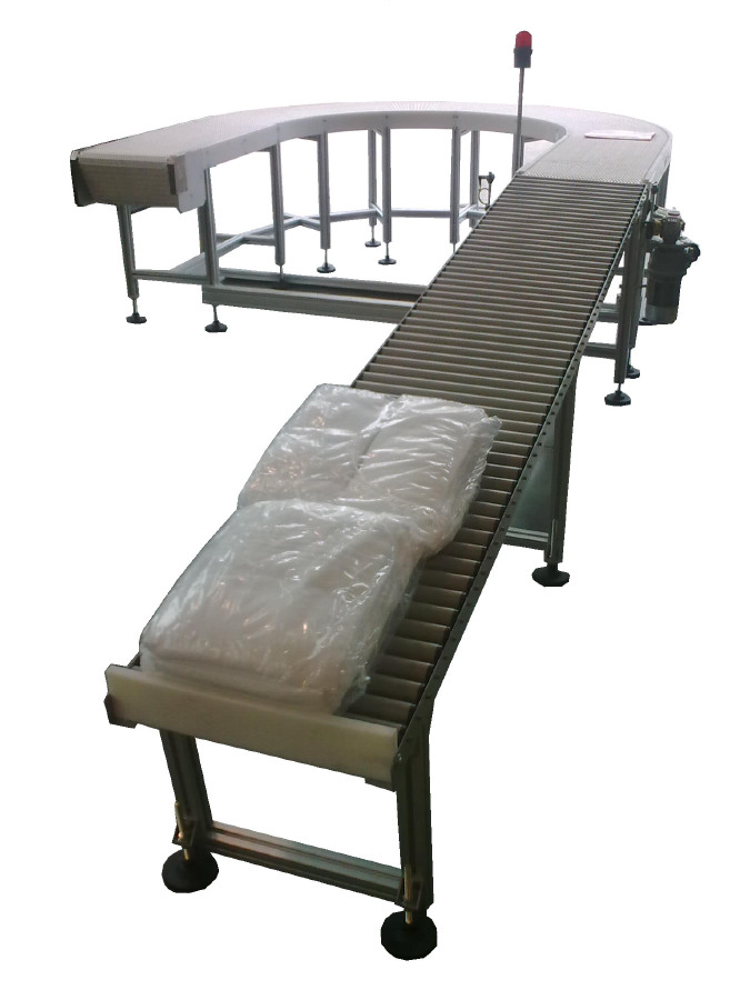 Modular conveyor belt with roller